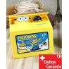 Lustige Minions Spardose mit Musik beim Münzenklau. Ein frecher Minion mit grossen Augen ist im Einsatz.