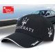 Maserati Baseball Cap. Der Dreizack auf Ihrem Kopf für stilvolle Abenteuer. Jetzt kaufen und Rennsportflair geniessen