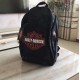 Harley-Davidson Rucksack Schwarz schräg von vorne mit Logo und Reissverschlüssen