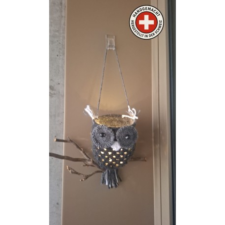 Gehäkelte Eule mit Beleuchtung Handarbeit Schweiz ca. 25x28 cm
