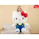 Hello Kitty XXL Kuscheltier 95 cm in den Armen auf einem Sofa